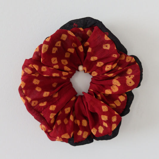 Black and Red Bandhani Scrunchie