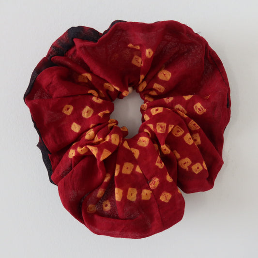 Black and Red Bandhani Scrunchie